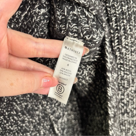 Athleta SHASTA V-NECK SWEATER size Small - Picture 6 of 9